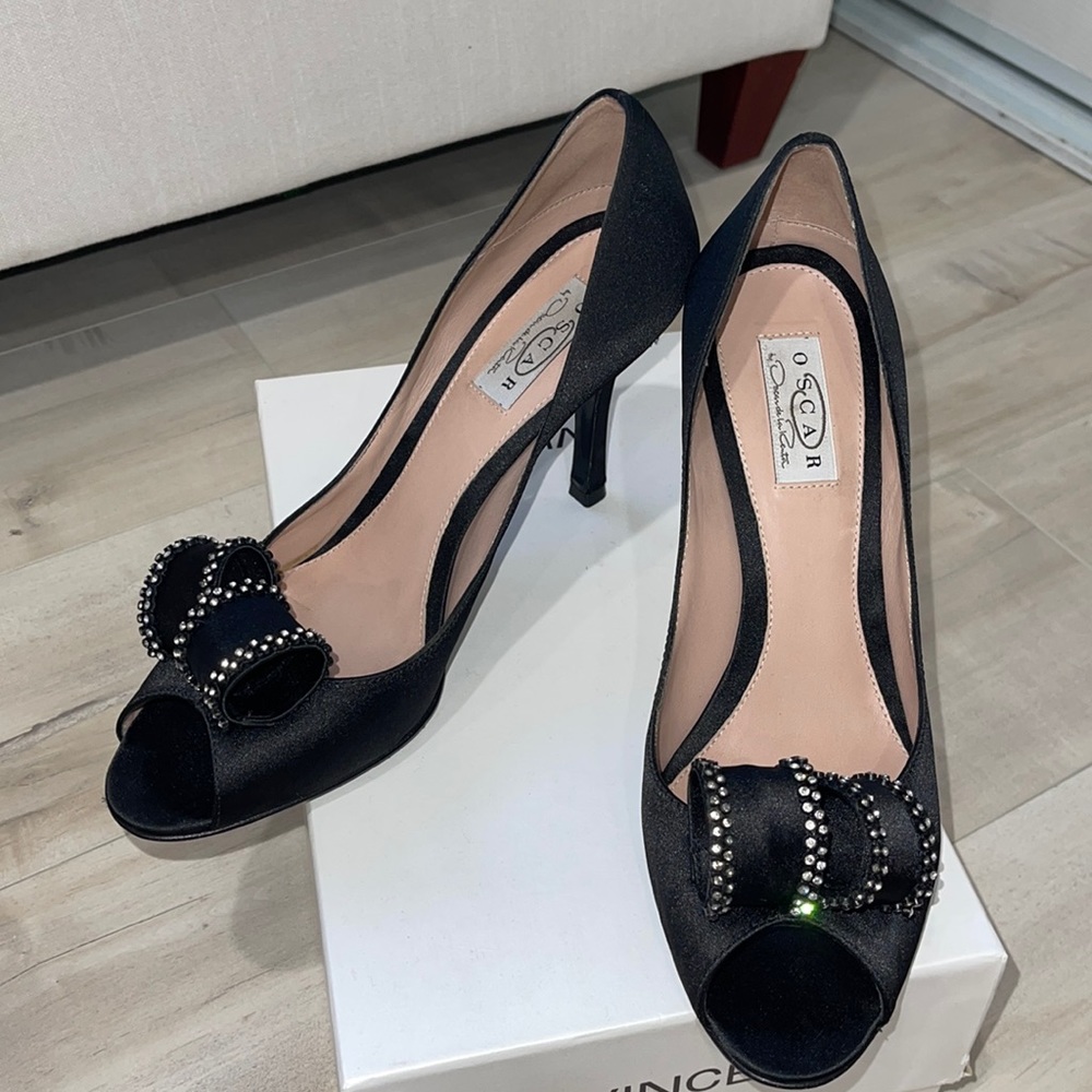 Oscar de La Renta Satin Heels